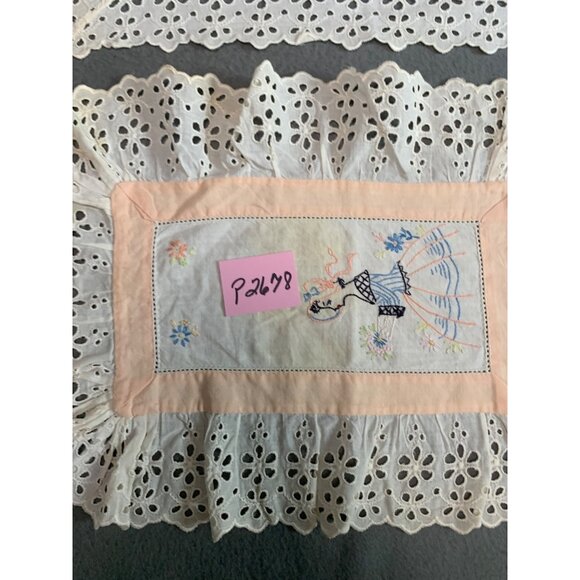 Vintage Lace Doilies Set with Embroidered Ladies - 3 Pieces for Elegant Decor - Picture 11 of 11